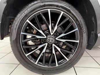 Toyota C-HR SUV (2016 - 2019)