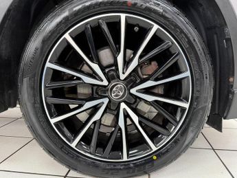 Toyota C-HR SUV (2016 - 2019)