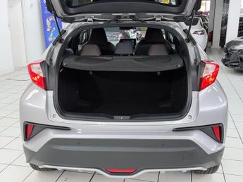 Toyota C-HR SUV (2016 - 2019)