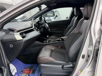 Toyota C-HR SUV (2016 - 2019)