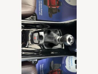 Toyota C-HR SUV (2016 - 2019)