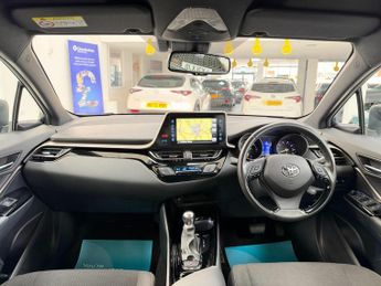 Toyota C-HR SUV (2016 - 2019)