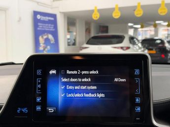 Toyota C-HR SUV (2016 - 2019)
