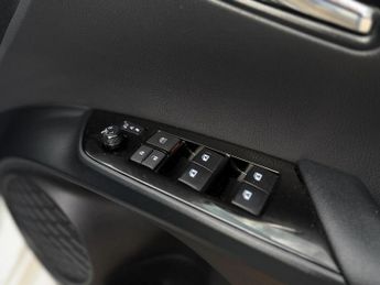 Toyota Prius Hatchback (2015 - 2019)