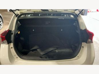 Toyota Auris Hatchback (2015 - 2018)
