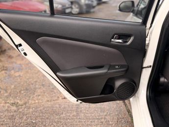 Toyota Prius Hatchback (2015 - 2019)