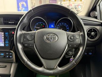 Toyota Auris Hatchback (2015 - 2018)