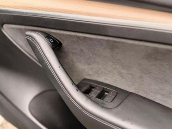 Tesla Model 3 Saloon (2020 - 2023)