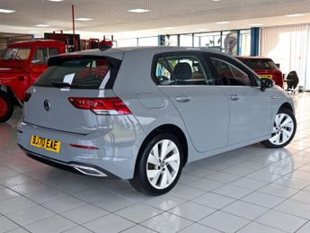 Volkswagen Golf 1.5 Style ETSI MHEV Dsg