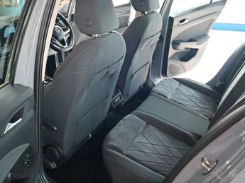 Volkswagen Golf 1.5 Style ETSI MHEV Dsg