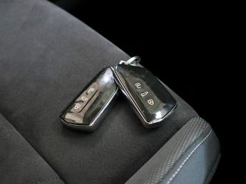 Volkswagen Golf 1.5 Style ETSI MHEV Dsg