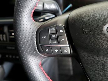 Ford Focus 1.0 ST-Line EcoBoost MHEV