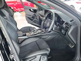 Audi A4 2.0 Avant S Line Black Edition 40 TDI S Tronic Quattro