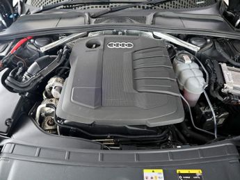 Audi A4 2.0 Avant S Line Black Edition 40 TDI S Tronic Quattro