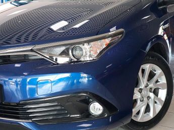 Toyota Auris 1.8 Business Edition Tss Hybrid VVT-i