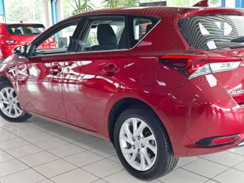 Toyota Auris 1.8 Icon Tech VVT-h