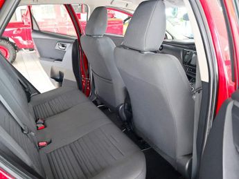 Toyota Auris 1.8 Icon Tech VVT-h