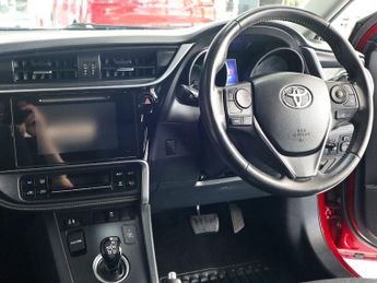 Toyota Auris 1.8 Icon Tech VVT-h