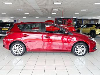 Toyota Auris 1.8 Icon Tech VVT-h