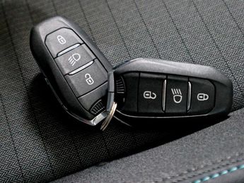 Peugeot 2008 1.2 Allure Premium + Puretech