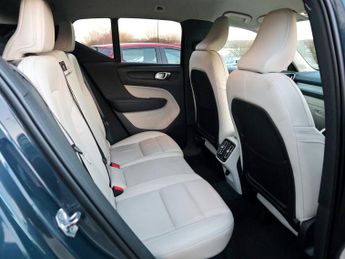 Volvo XC40 2.0 Inscription B4 MHEV AWD