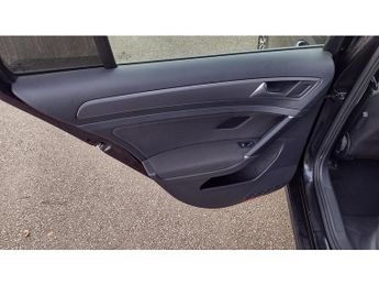 Volkswagen Golf TDI SE Nav