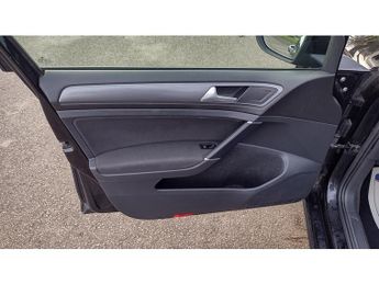 Volkswagen Golf TDI SE Nav