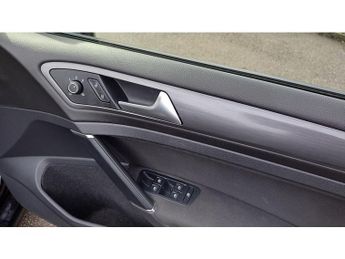 Volkswagen Golf TDI SE Nav