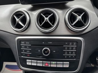 Mercedes-Benz Cla Cla 180 Amg Line