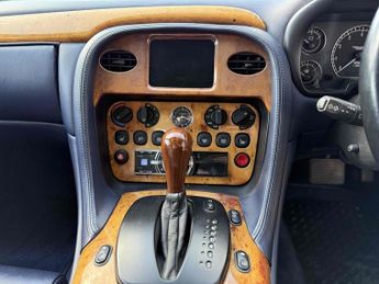 Aston Martin DB7 Vantage