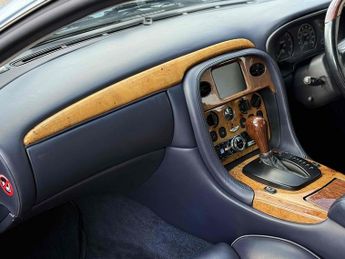 Aston Martin DB7 Vantage