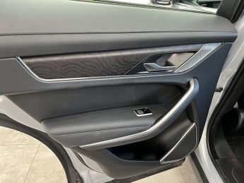 Jaguar F-PACE D200 MHEV HSE