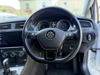 Volkswagen Golf 1.5 TSI EVO BlueMotion Tech SE Nav Hatchback 5dr Petrol DSG Euro