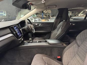 Volvo V60 B4 MHEV Momentum