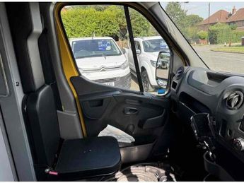 Renault Master ZE 31 33kWh Business Panel Van 5dr Electric Auto FWD LWB Medium 