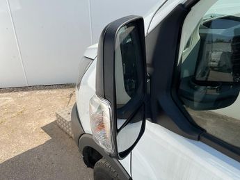 Ford Transit 460 EcoBlue Leader 17 Seat