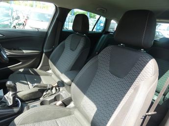 Vauxhall Astra CDTi ecoTEC BlueInjection Tech Line Nav