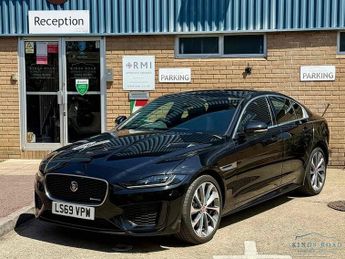 Jaguar XE P300i R-Dynamic HSE