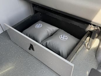 Volkswagen Transporter T6 T30 SWB 102
