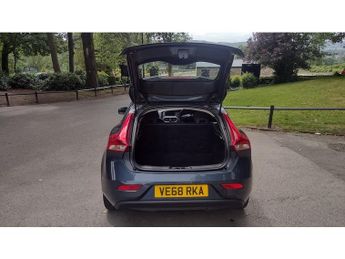 Volvo V40 T2 Momentum Nav Plus