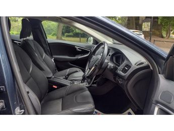 Volvo V40 T2 Momentum Nav Plus