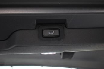 Land Rover Discovery 3.0 D300 MHEV HSE SUV 5dr Diesel Auto 4WD Euro 6 (s/s) (300 ps)