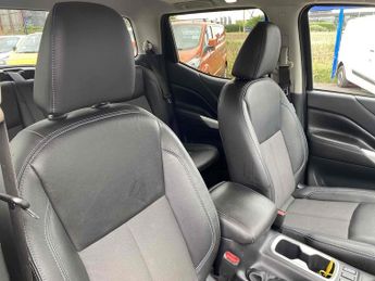 Nissan Navara 2.3 dCi N-Guard Pickup Double Cab 4dr Diesel Auto 4WD Euro 6 (19