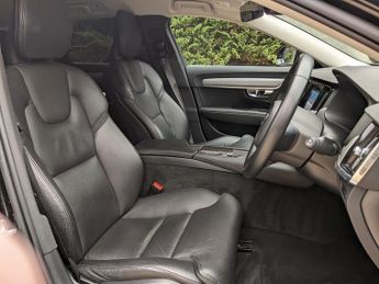 Volvo V90 T4 Momentum Plus