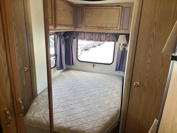 Chevrolet Winnebago Motorhome 5 2dr Motorhome Automatic diesel