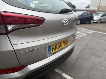 Hyundai TUCSON 1.7 CRDi Blue Drive SE Nav SUV 5dr Diesel DCT Euro 6 (s/s) (141 