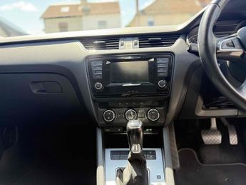 Skoda Octavia 1.6 TDI Elegance Estate 5dr Diesel DSG Euro 5 (s/s) (105 ps)