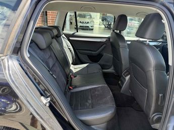 Skoda Octavia 1.6 TDI Elegance Estate 5dr Diesel DSG Euro 5 (s/s) (105 ps)