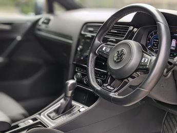Volkswagen Golf TSI R