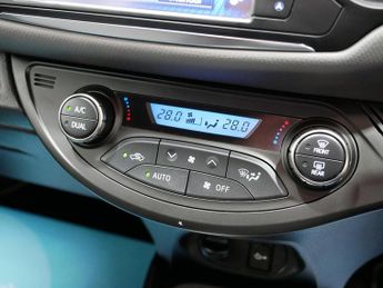 Toyota Yaris VVT-h Icon